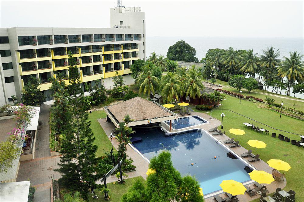 Batam View Beach Resort Nongsa Exterior foto